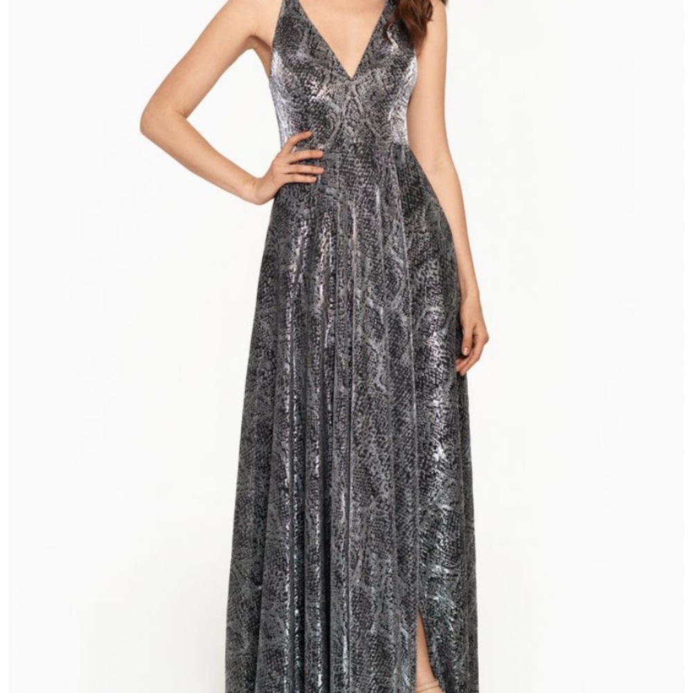 Betsy & Adam V-Neck dress size 10